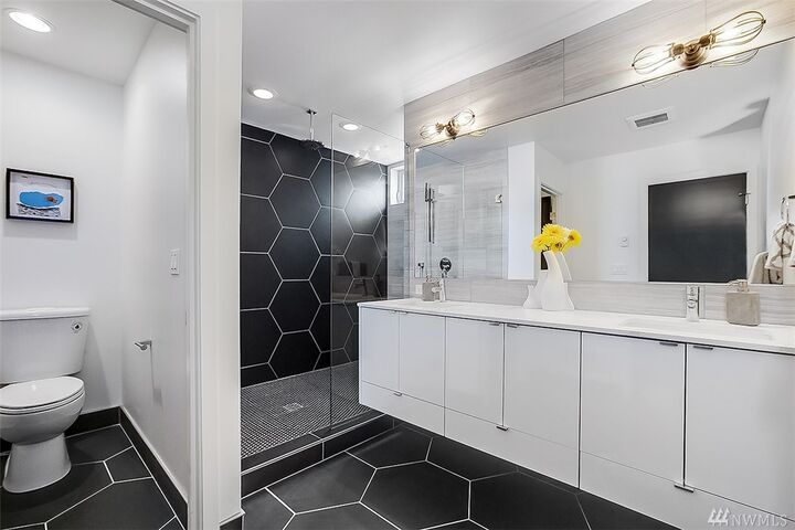 4437 41st Ave SW B  Seattle WA 98116 photo