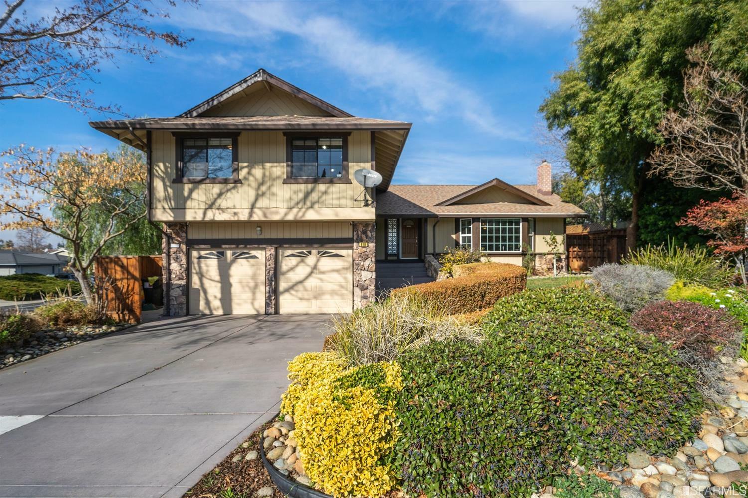 Property Photo: 818 Whitehaven Court CA 94509