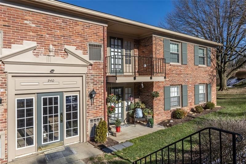 Property Photo:  940 Margarite Dr F  PA 15216 