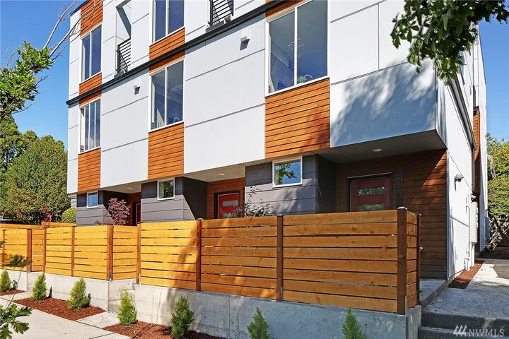 Property Photo: 6508 42nd Ave SW C WA 98136