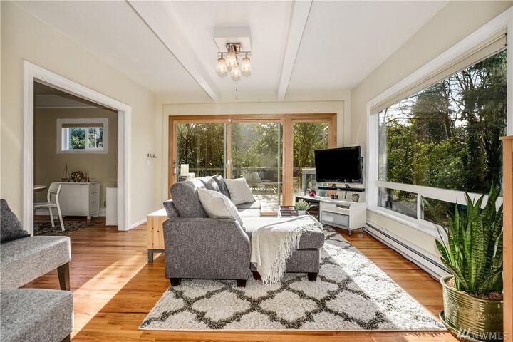 Property Photo:  4001 SW Myrtle St  WA 98136 