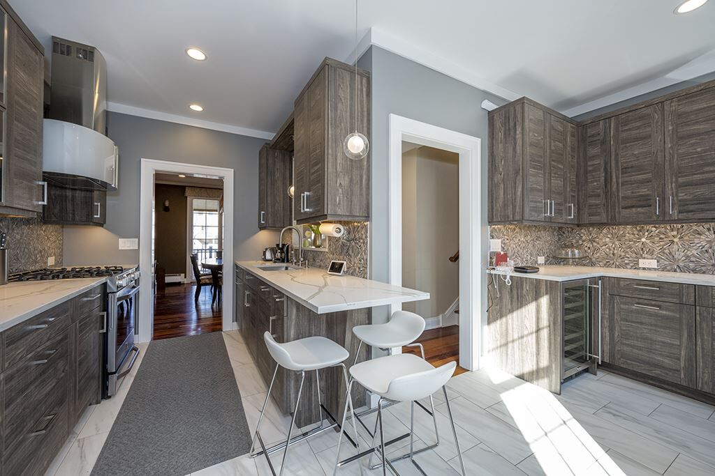 Property Photo:  16 Half Moon Isle 16  NJ 07305 