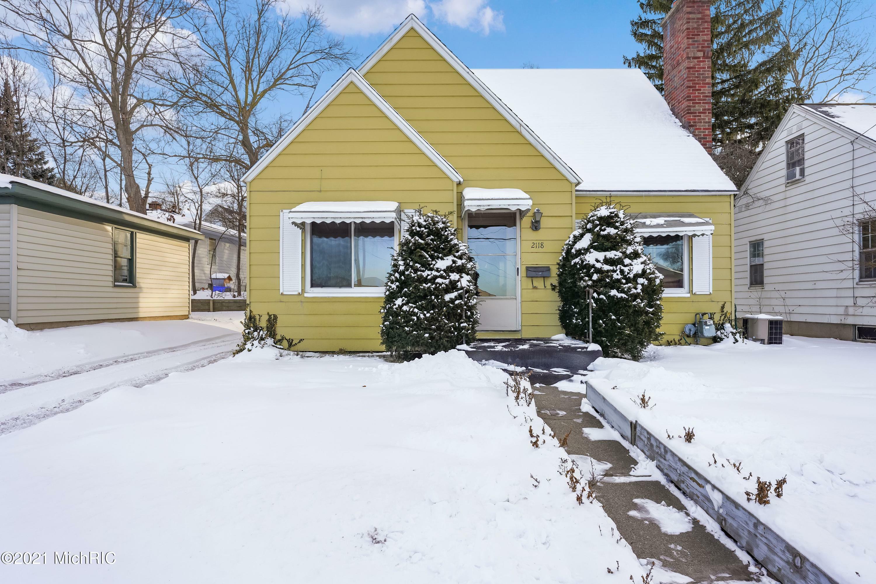 Property Photo:  2118 Kalamazoo Avenue SE  MI 49507 