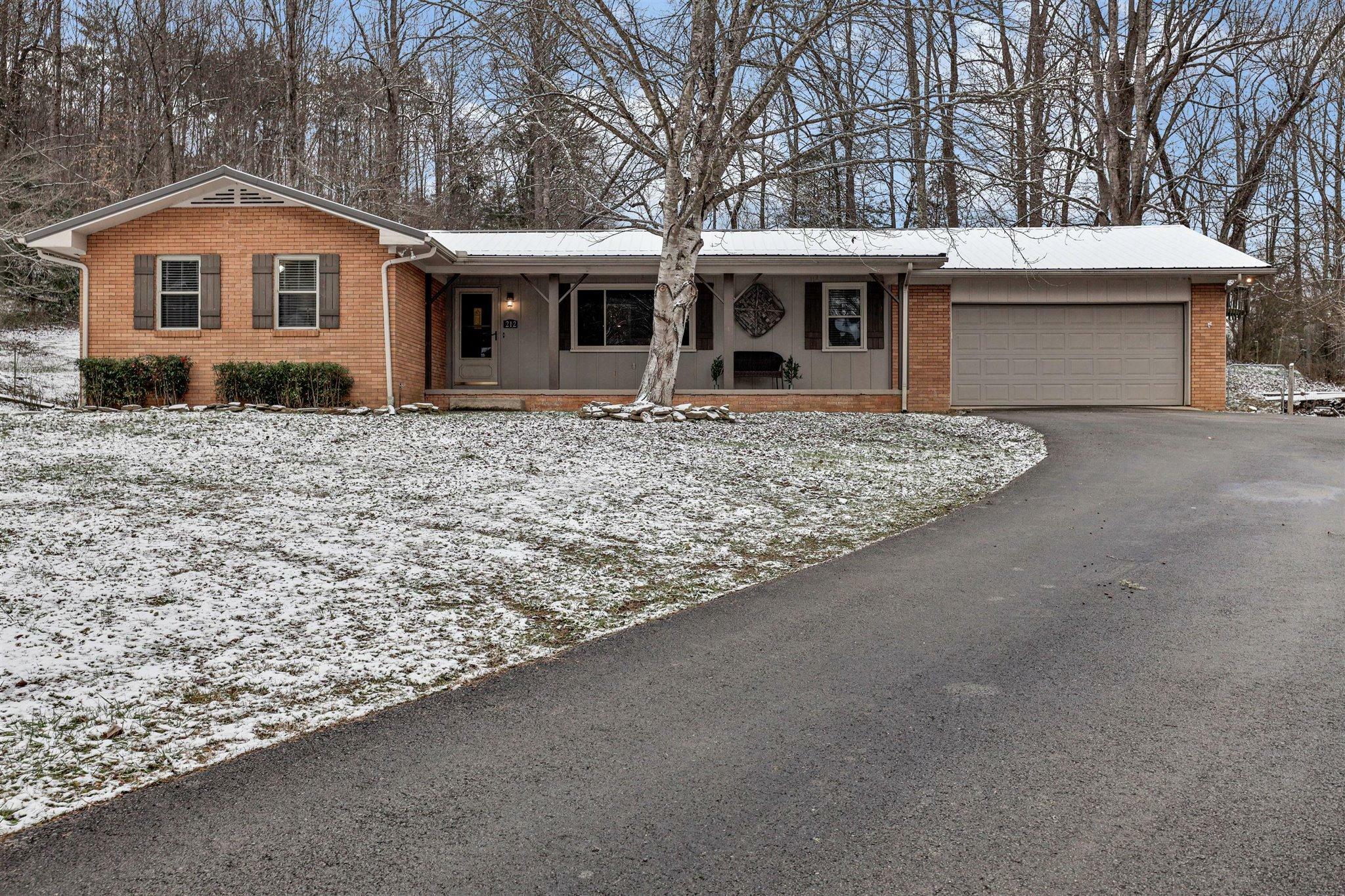 Property Photo:  212 Mountain Ave  TN 37882 