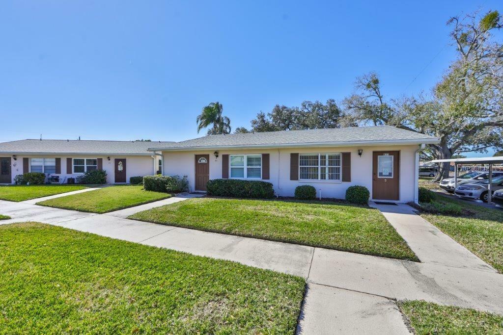 Property Photo:  402 Dorchester Place 33  FL 33573 