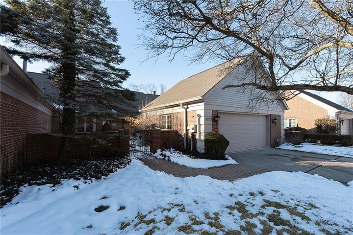 8516 Olde Mill Circle West Drive  Indianapolis IN 46260 photo