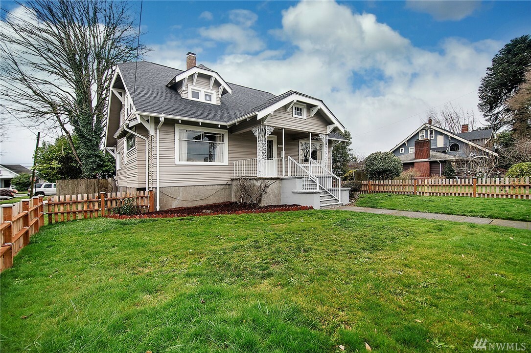 Property Photo:  1007 S 3rd Ave  WA 98626 