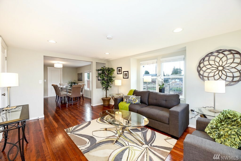 Property Photo: 607 N 102nd St WA 98133