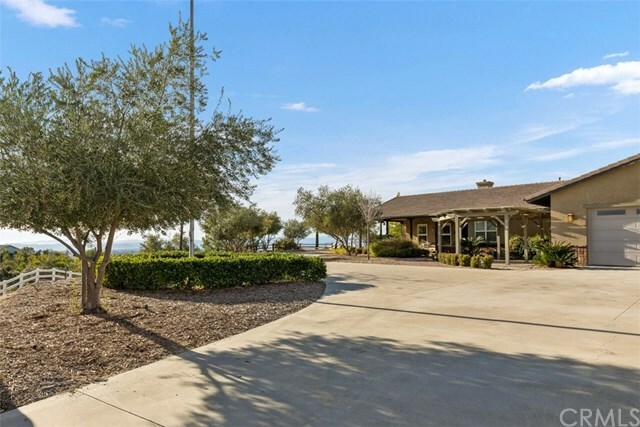 Property Photo: 38200 Via De Oro CA 92592