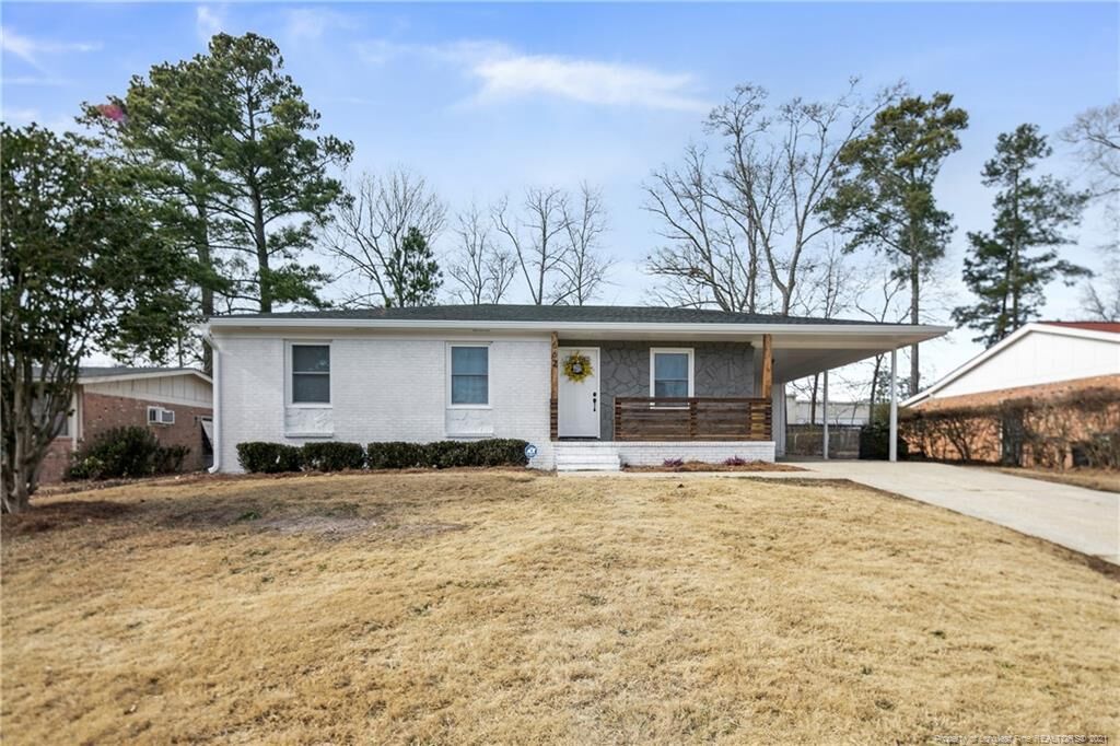 Property Photo: 662 Edgehill Road NC 28314