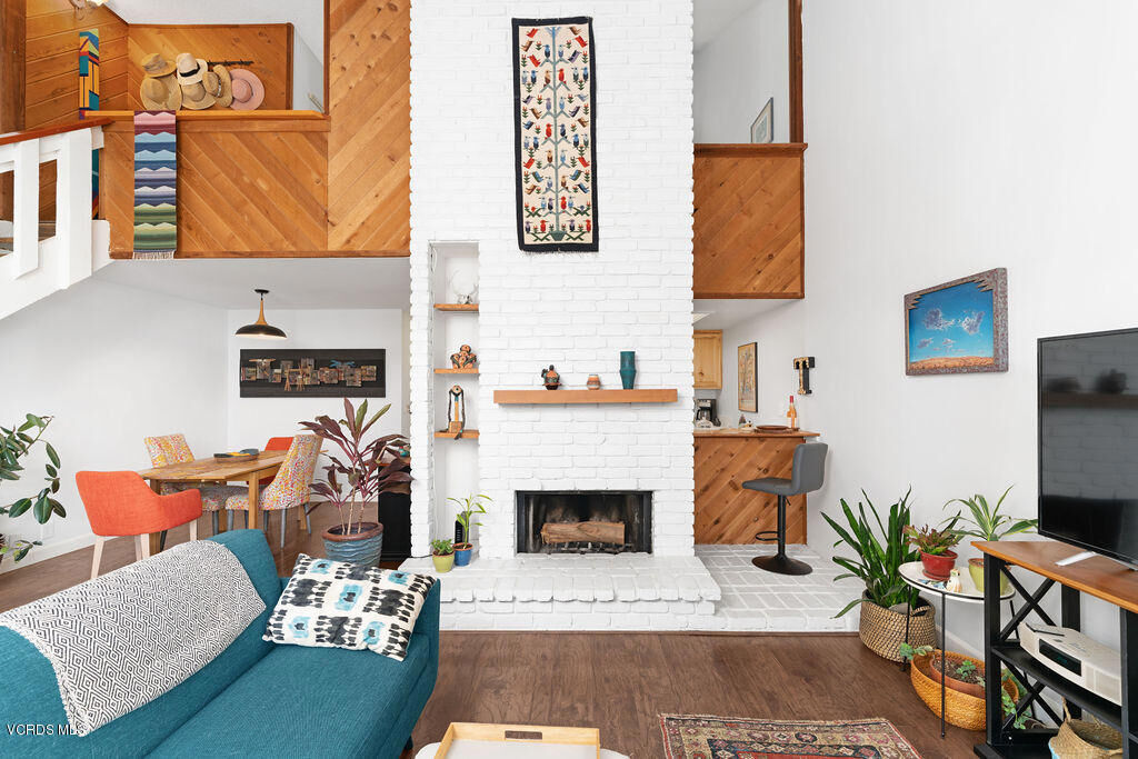Property Photo:  1014 Creekside Way G  CA 93023 