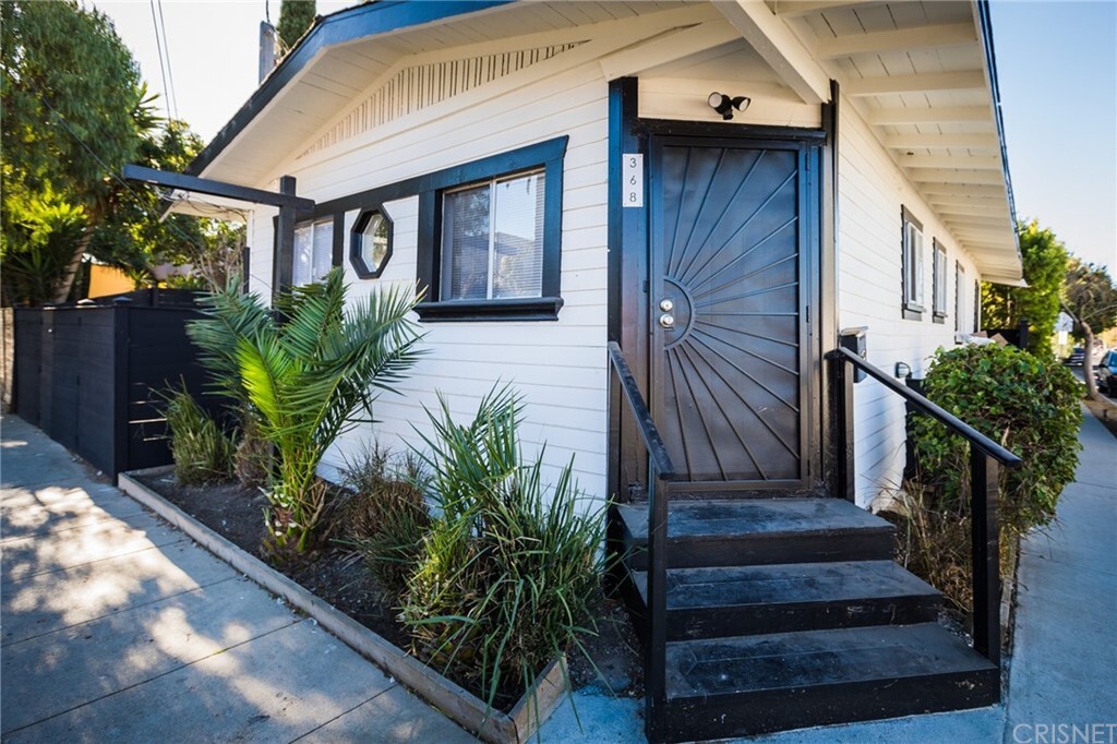 Property Photo: 705 4th Avenue CA 90291