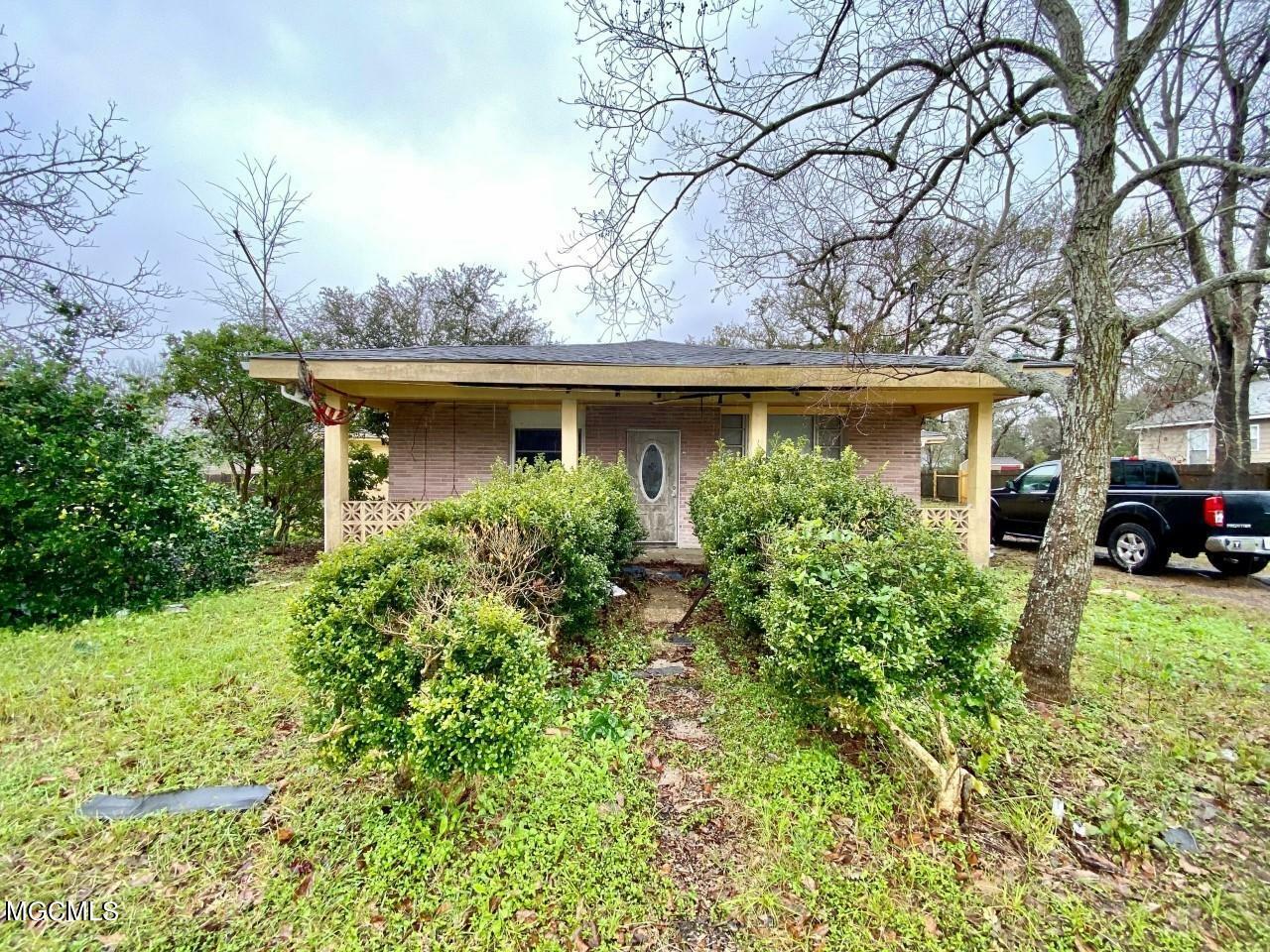 Property Photo:  420 Washington Street  MS 39520 