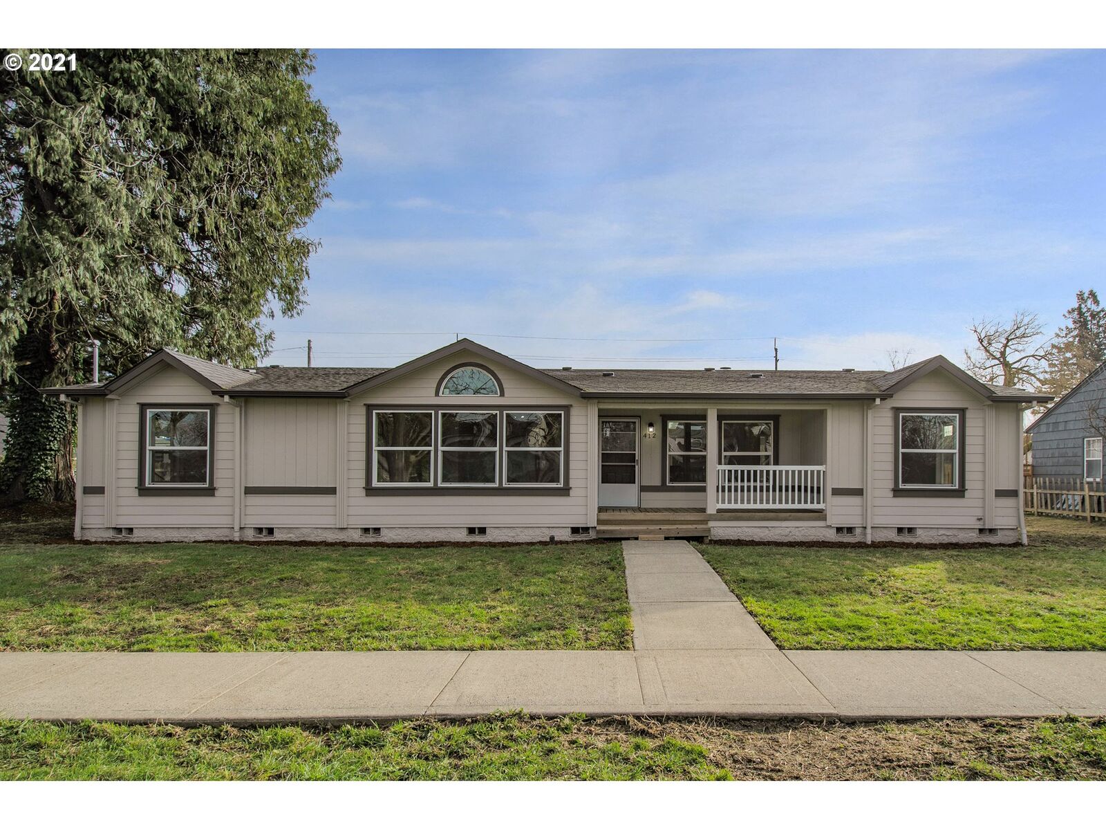 Property Photo: 412 S River St OR 97132