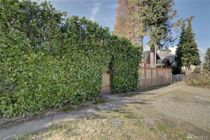 Property Photo:  1012 S Ferry St  WA 98405 