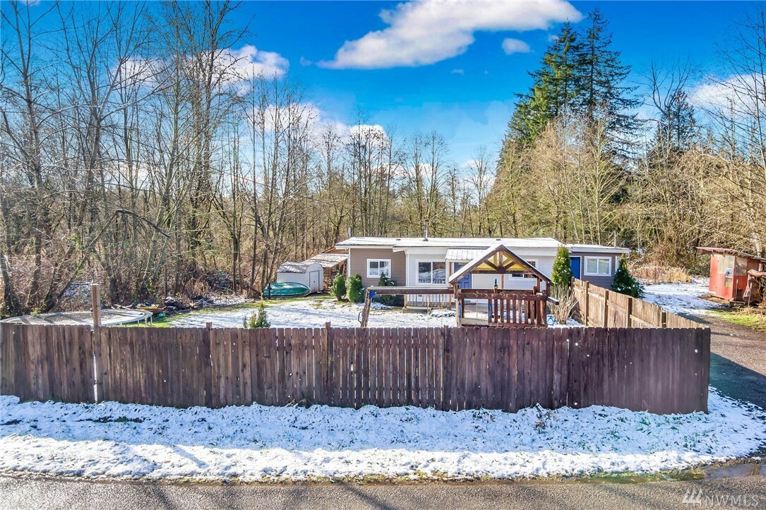Property Photo: 14039 Batten Rd NE WA 98019