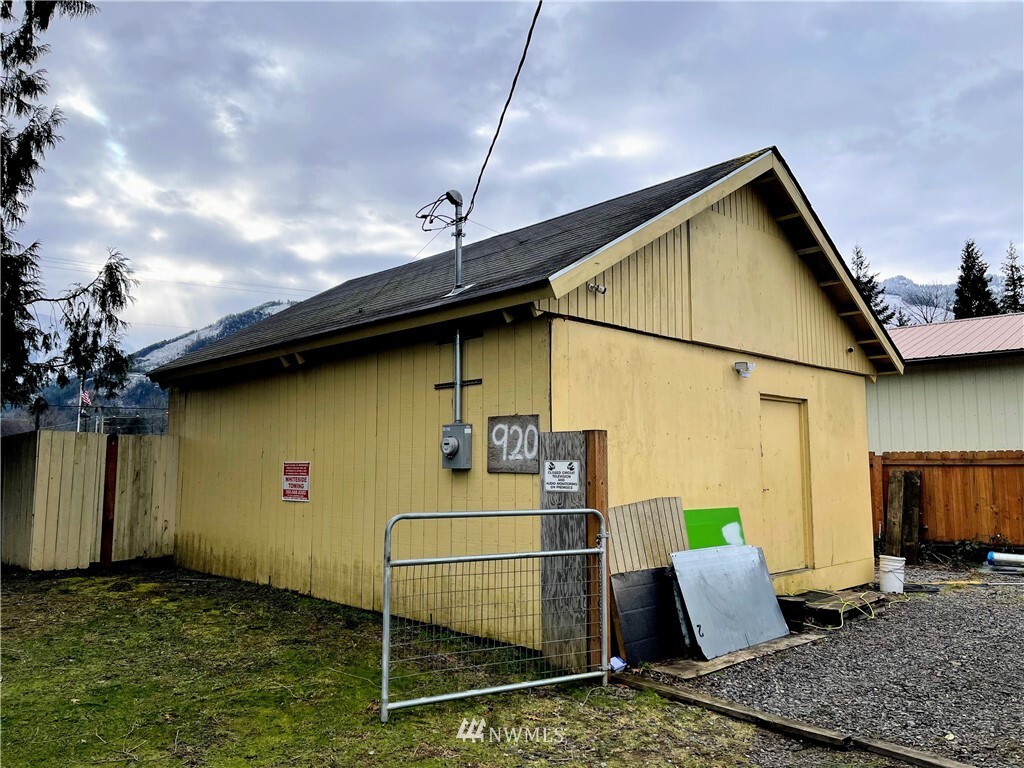 Property Photo: 920 Orchard Avenue WA 98251