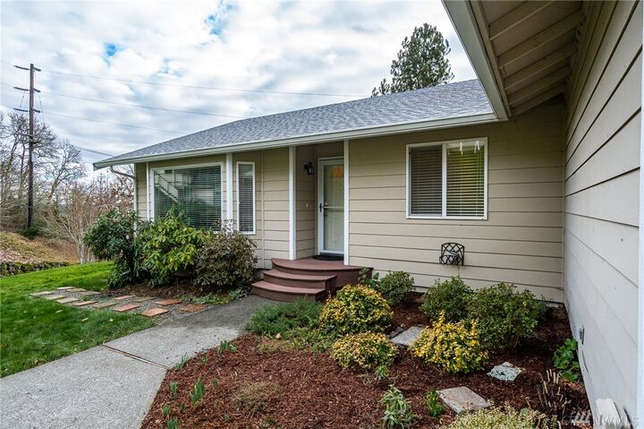 Property Photo: 210 SE Winchester Hills Dr WA 98532