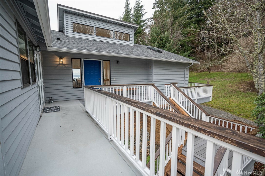 Property Photo:  11130 109th Ave SW  WA 98070 