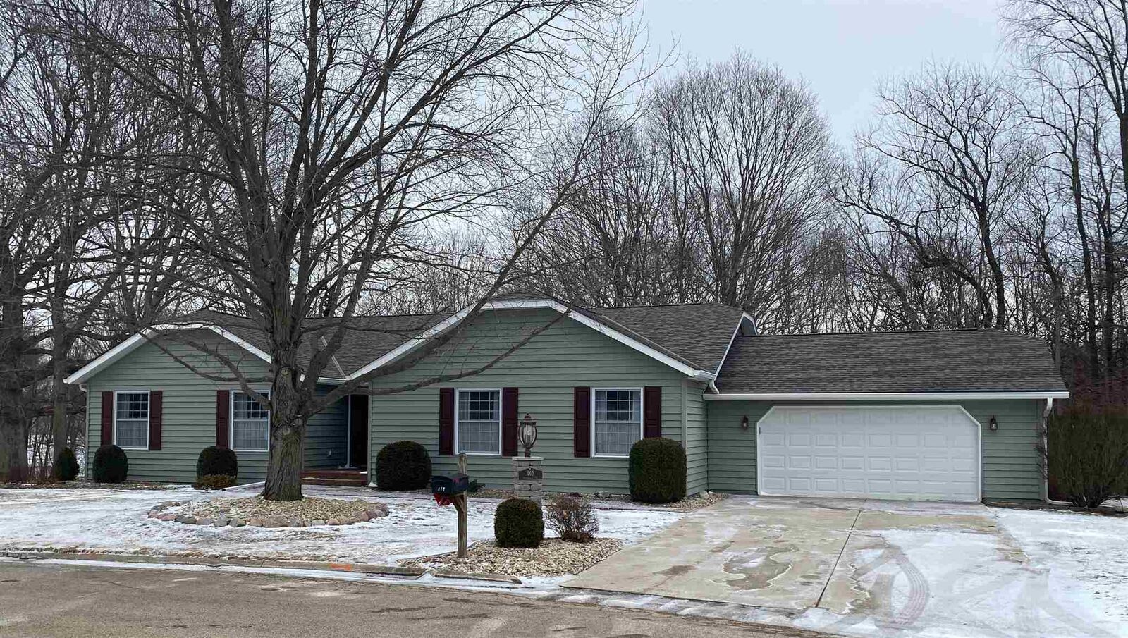 Property Photo:  465 Rosewood Drive  IL 61520 