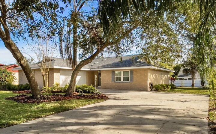 Property Photo:  939 Chickadee Drive  FL 32127 