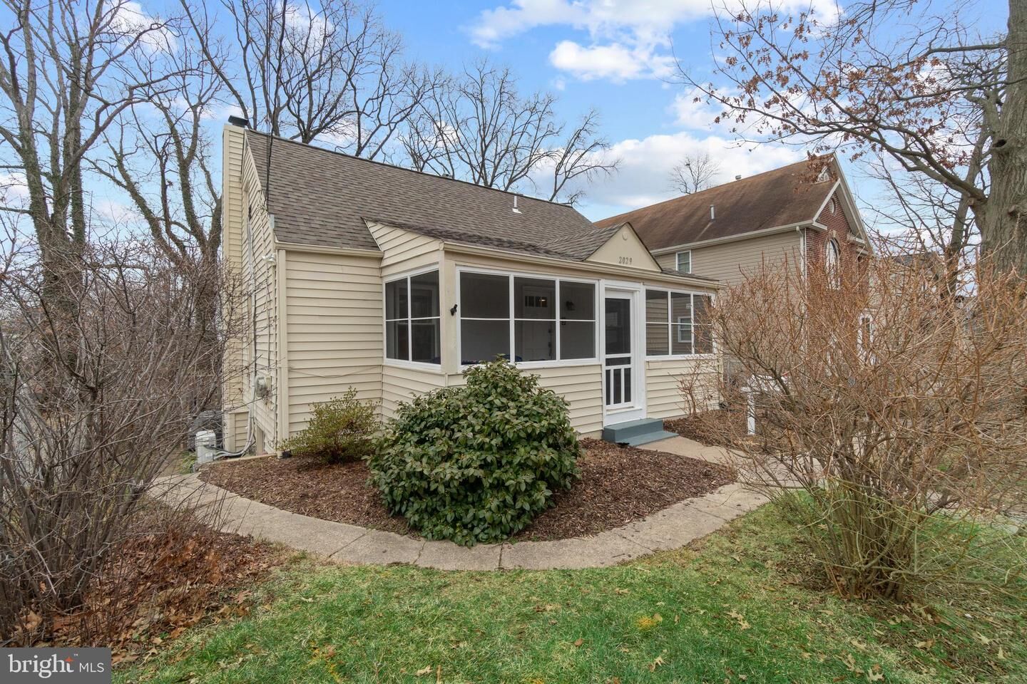 Property Photo: 2029 S Nelson Street VA 22204