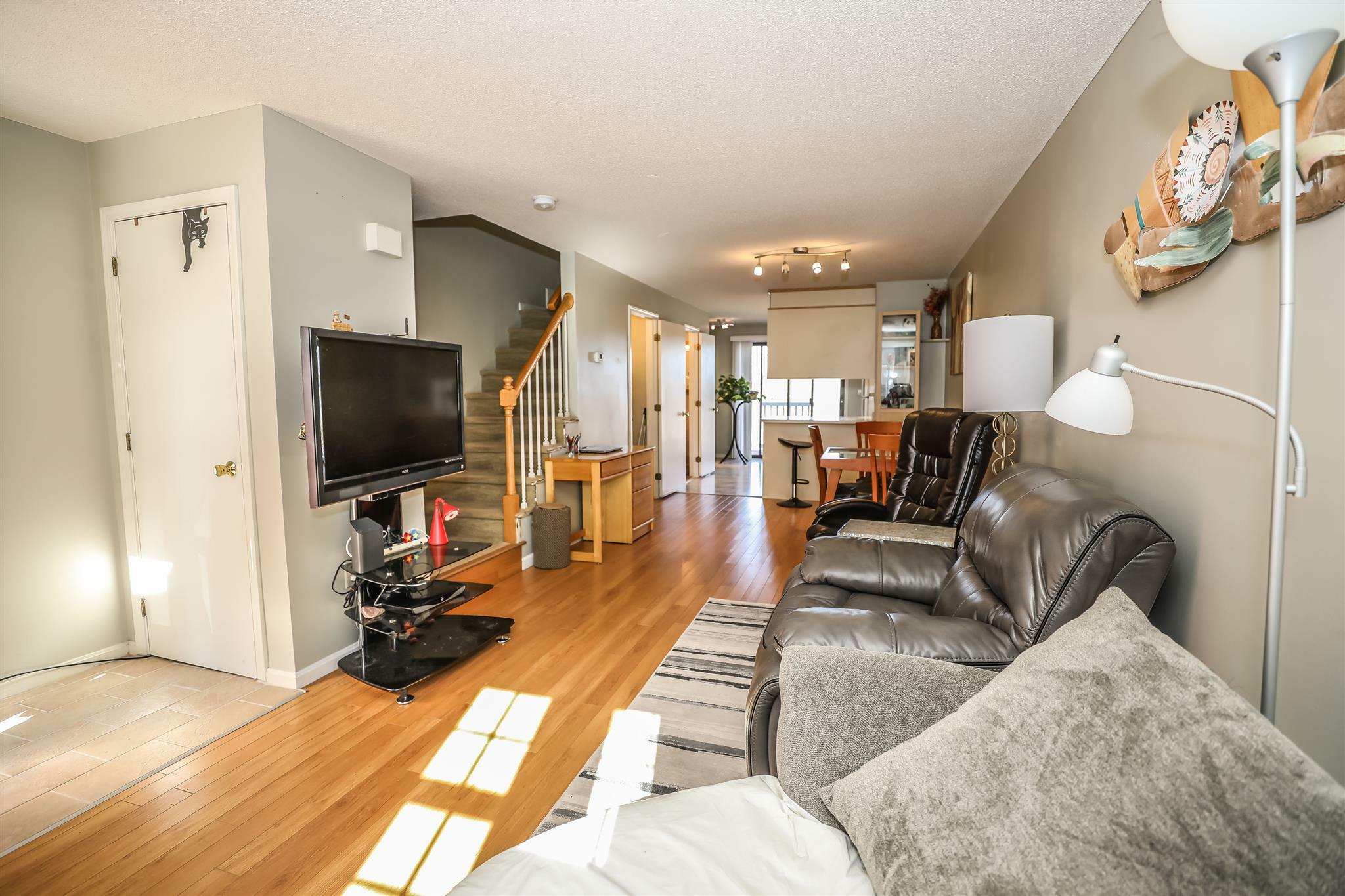 Property Photo: 922 Fox Hollow Way 922 NH 03104