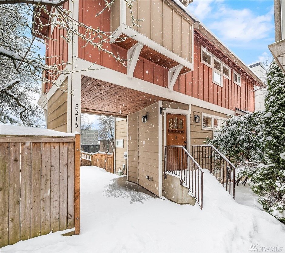 Property Photo:  2215 E Yesler Wy  WA 98122 