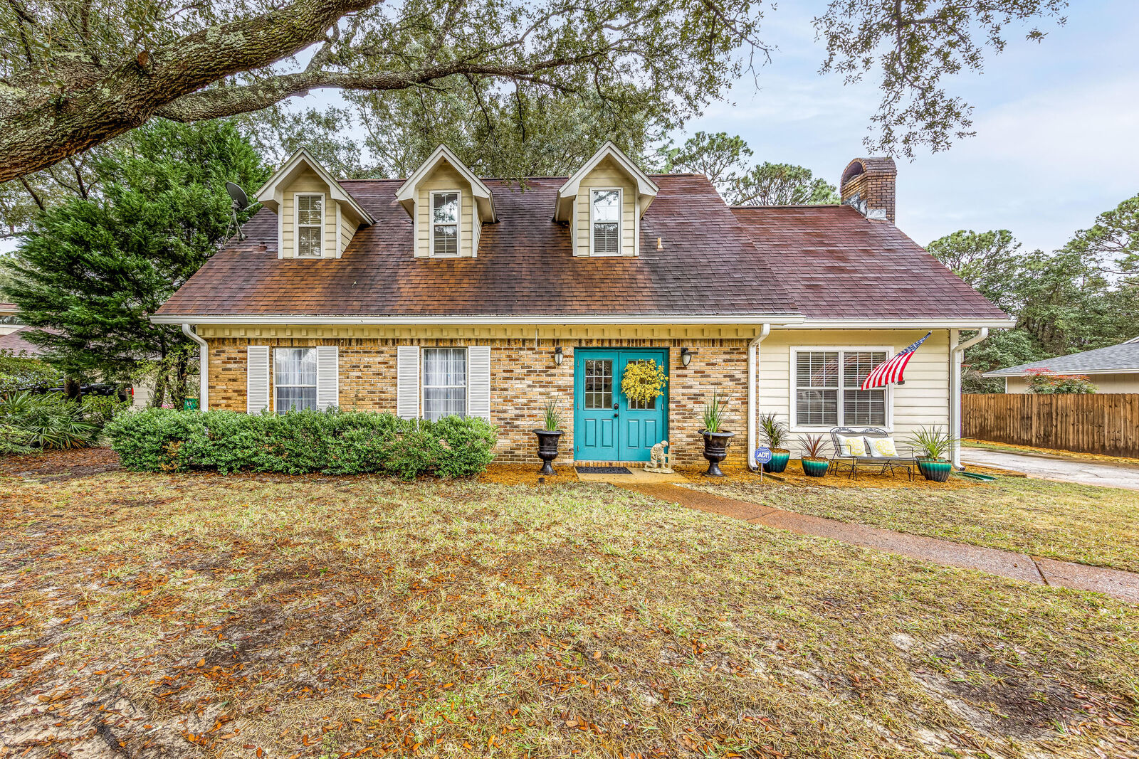 Property Photo: 324 Curacao Way FL 32578