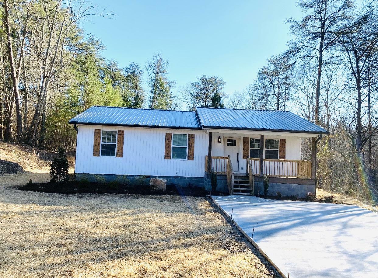 Property Photo:  909 Henderson Street  GA 30728 