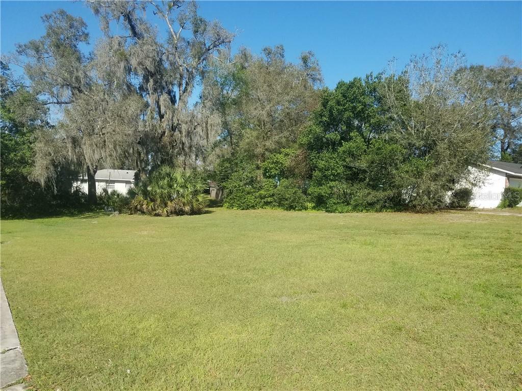 Property Photo:  615 E Plymouth Avenue  FL 32724 