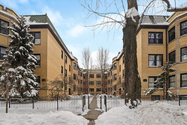Property Photo:  1425 W Summerdale Avenue 1B  IL 60640 