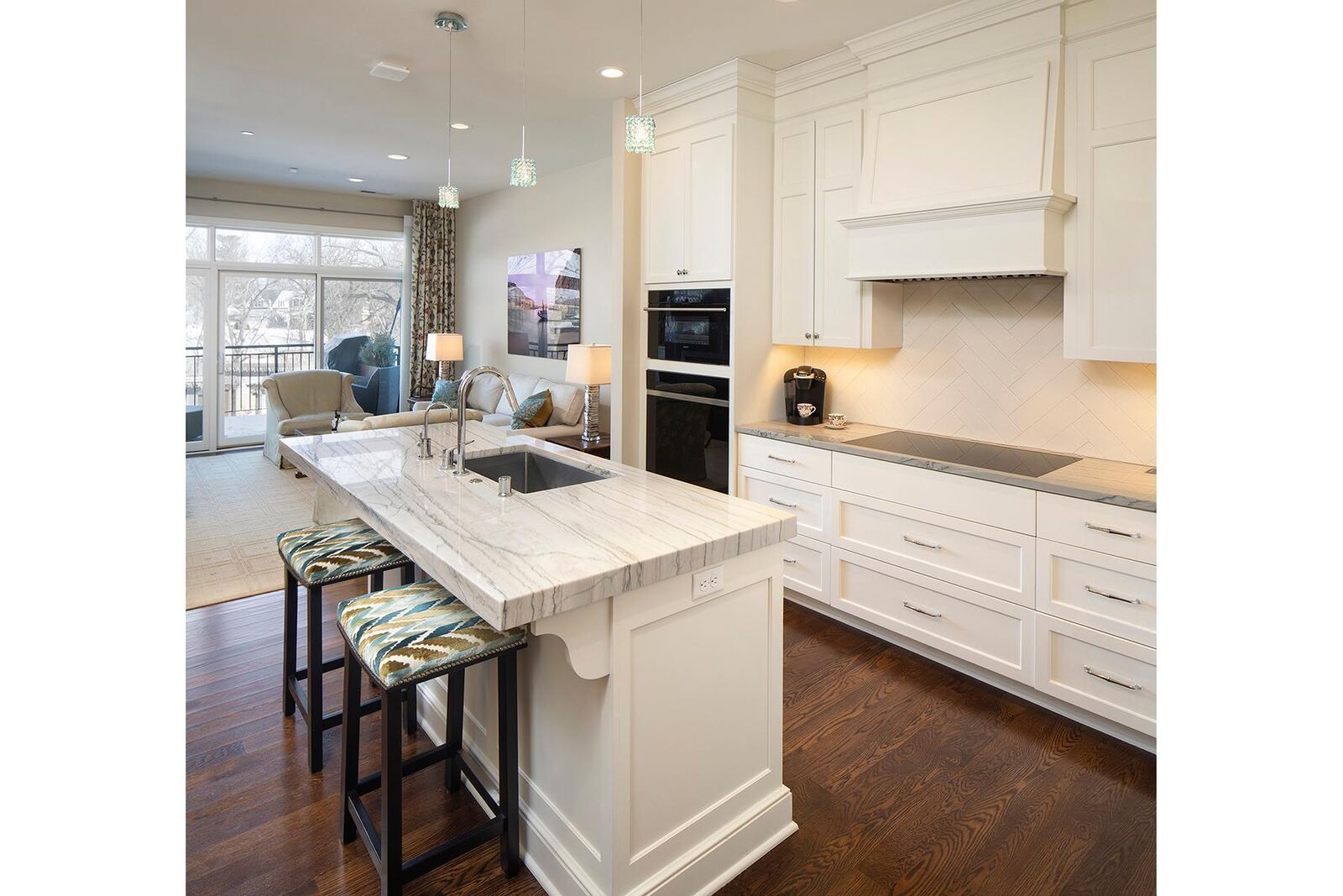 Property Photo:  935 Lake Street E 310  MN 55391 