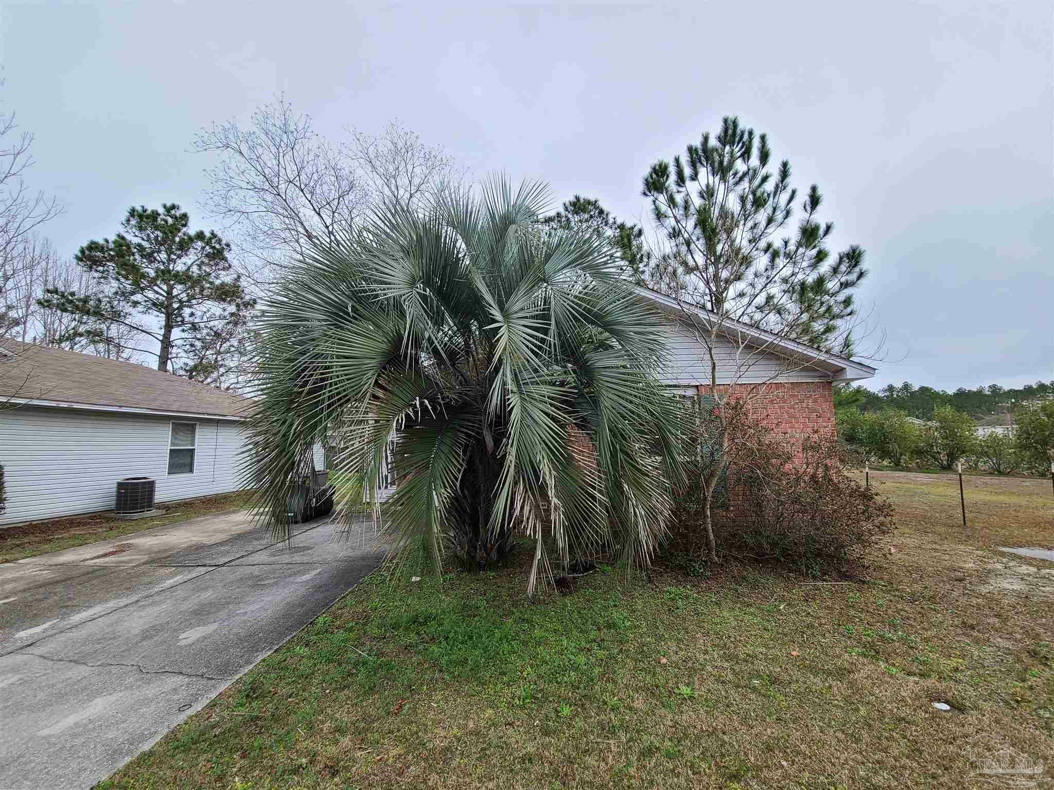 Property Photo:  428 Oak Knoll Ln  FL 32506 