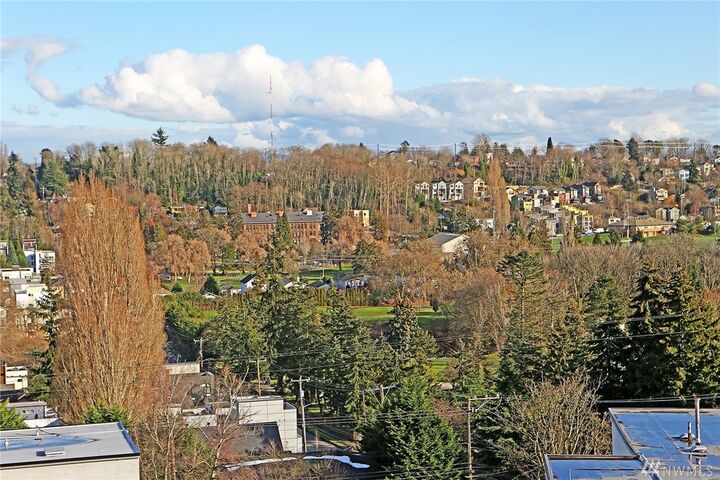 Property Photo:  3104 SW Avalon Wy A  WA 98126 