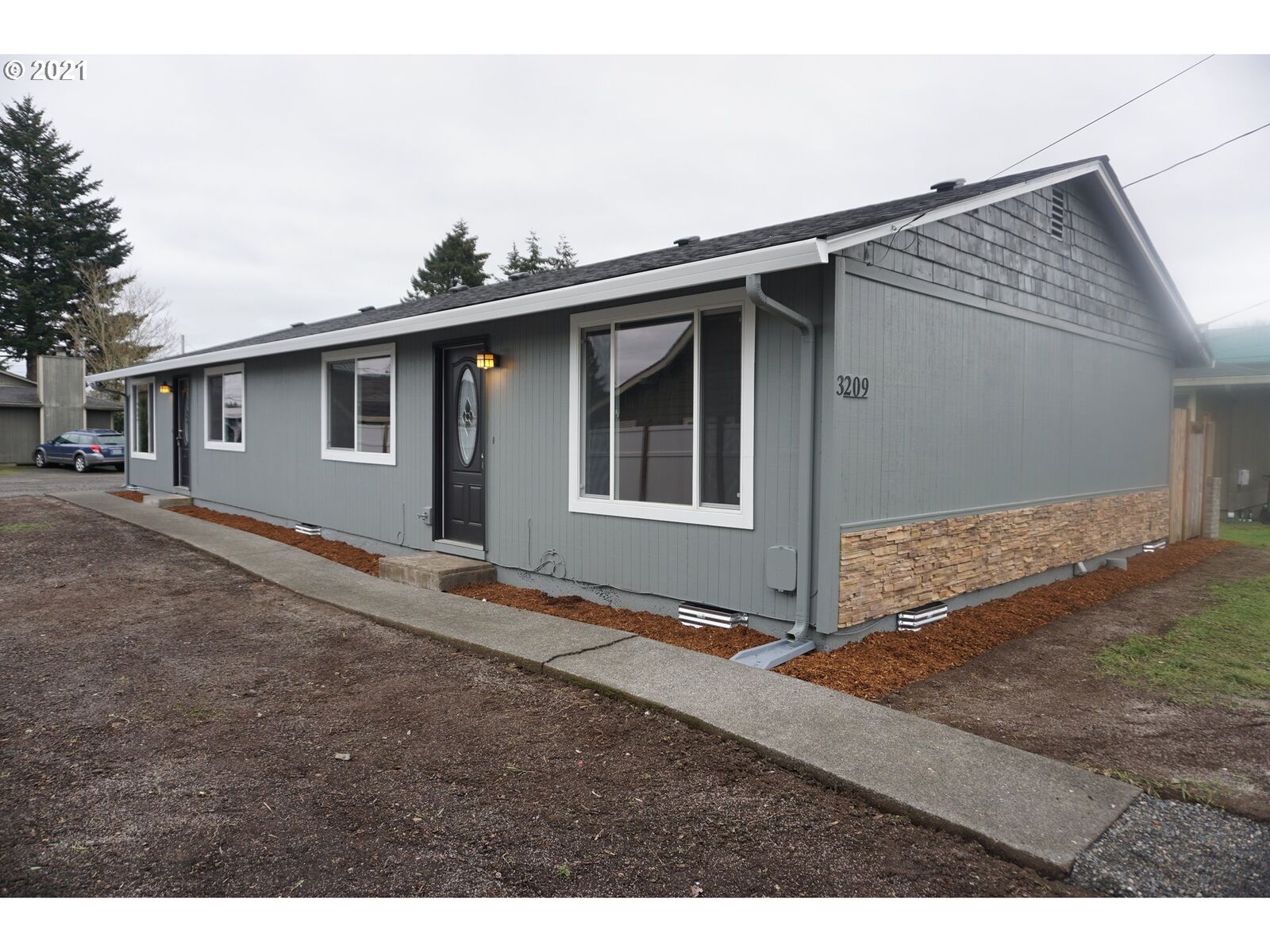 Property Photo:  3209 W St  WA 98663 