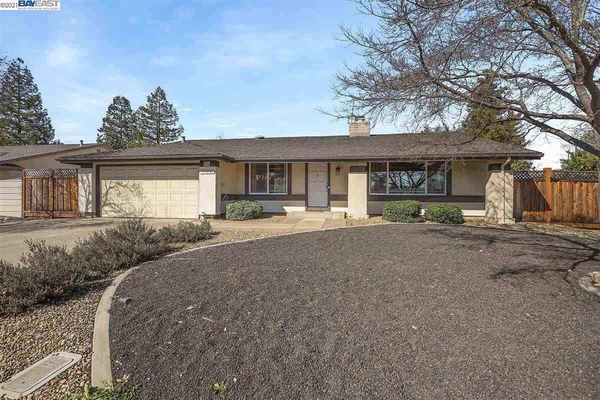 Property Photo: 1129 Bordeaux St CA 94550