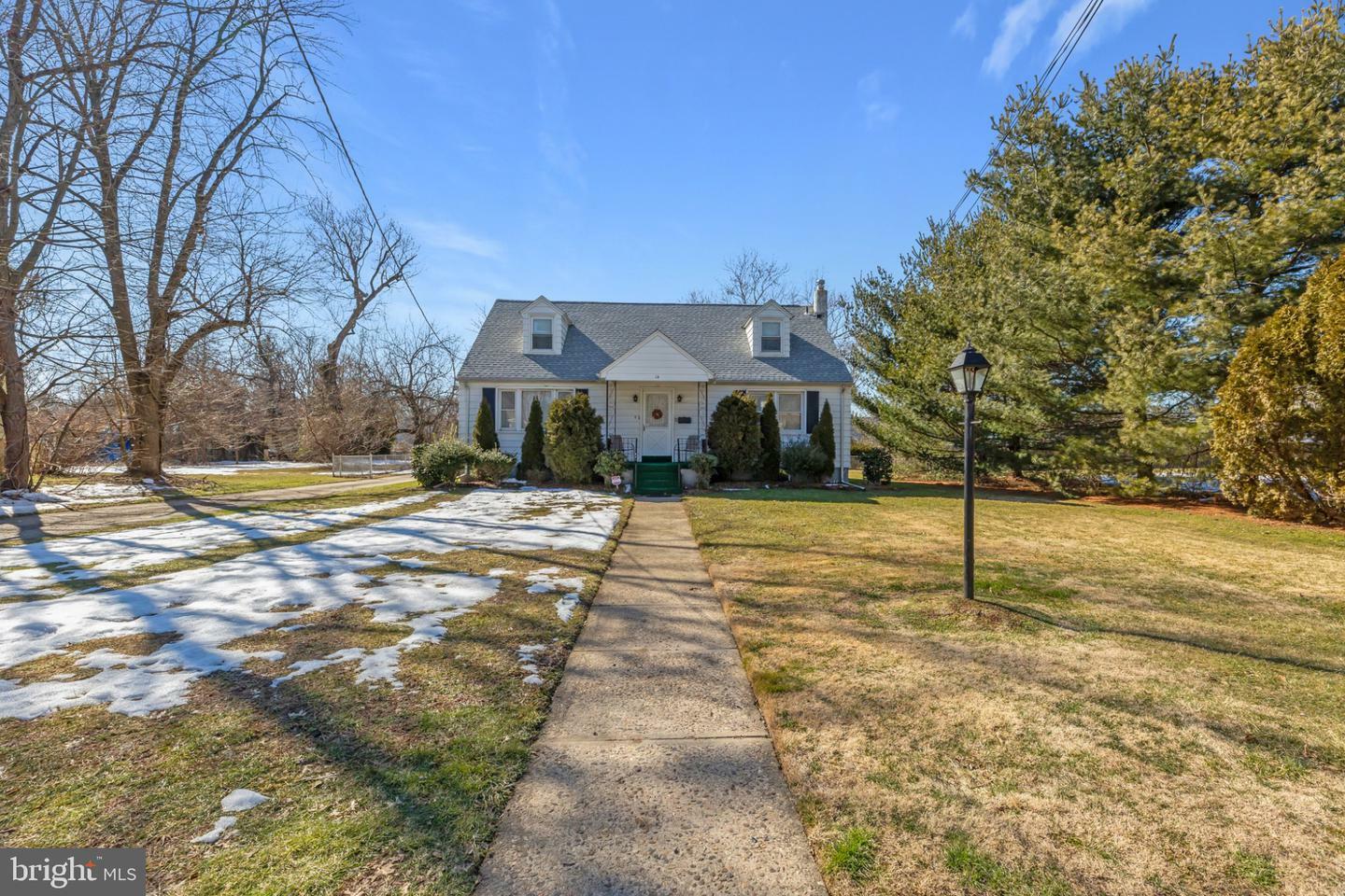 Property Photo:  14 Villa Avenue  NJ 08057 