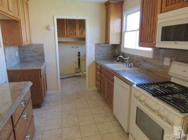 Property Photo:  2559 Angela Street  CA 93065 