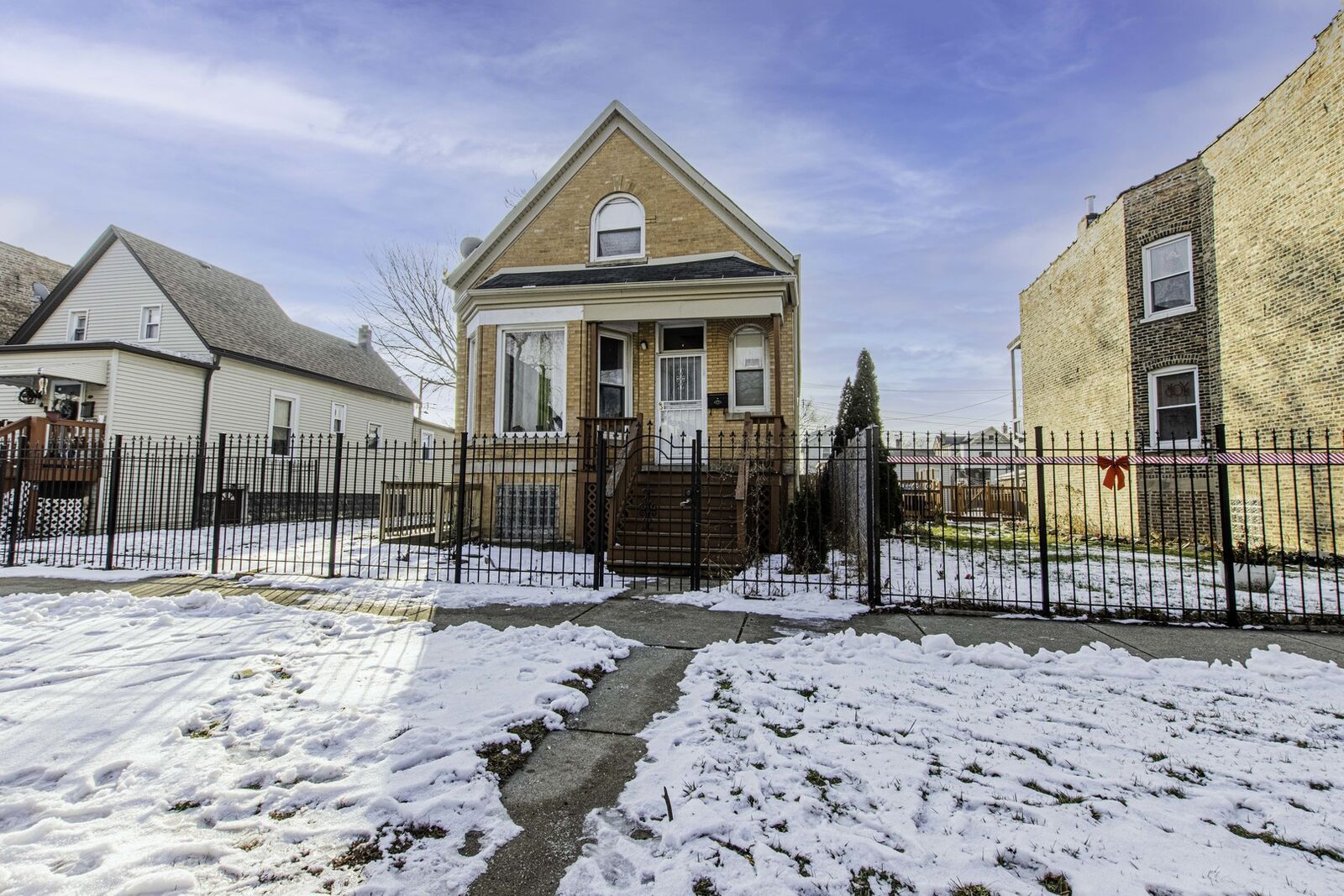 Property Photo:  4137 W Van Buren Street  IL 60624 