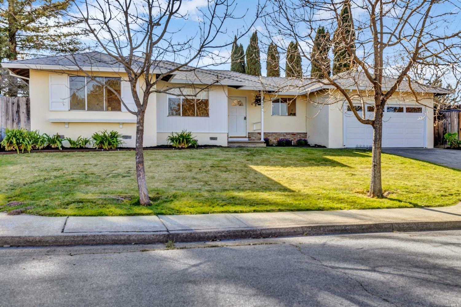 Property Photo: 1433 Dawes Street CA 94947