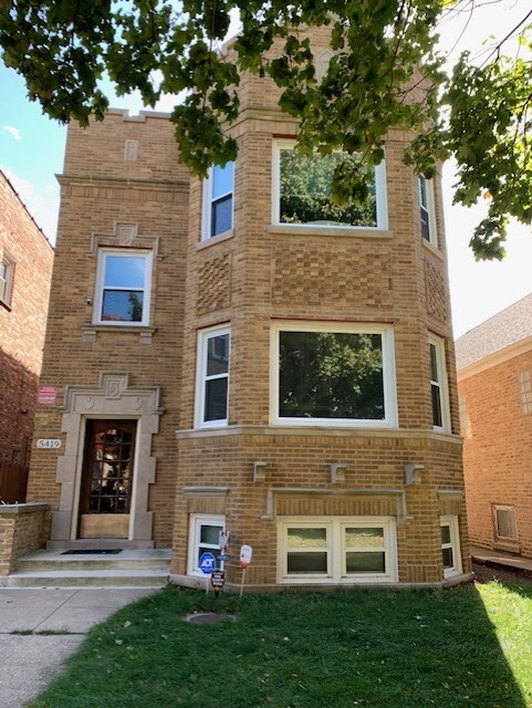 Property Photo: 5419 W Sunnyside Avenue IL 60630