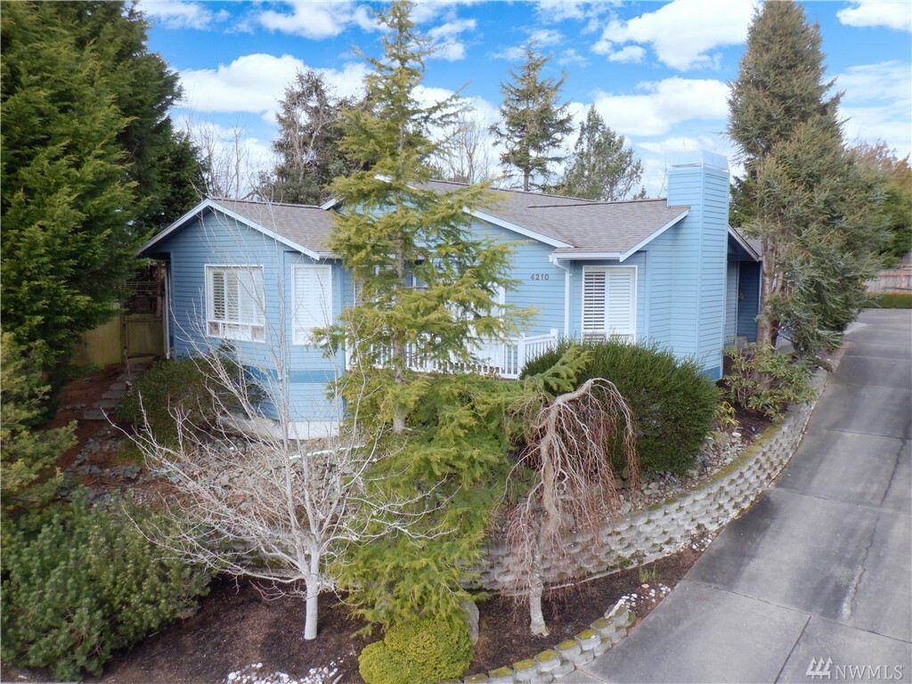 Property Photo:  4210 Kingsway  WA 98221 