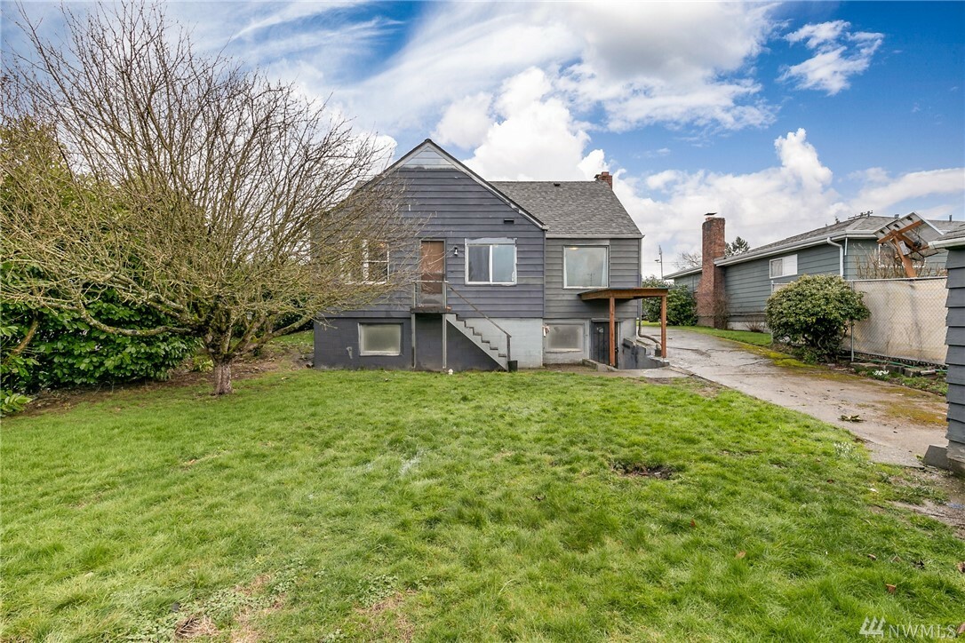 Property Photo:  6012 A St  WA 98408 