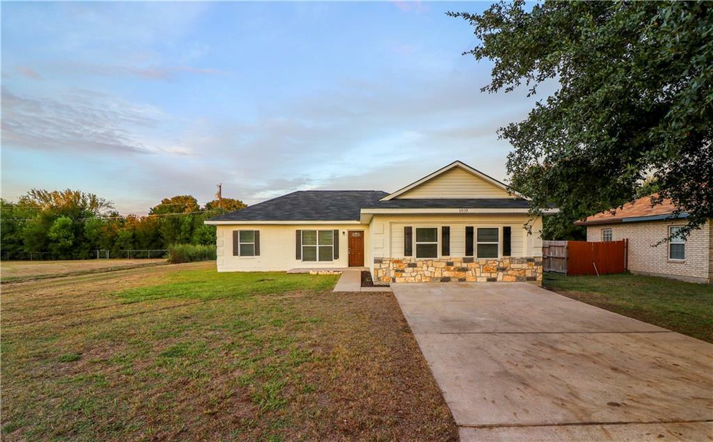 Property Photo: 1010 Beaver Street TX 76705