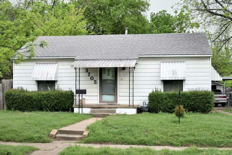 Property Photo:  3705 Maple Avenue  TX 76707-1032 