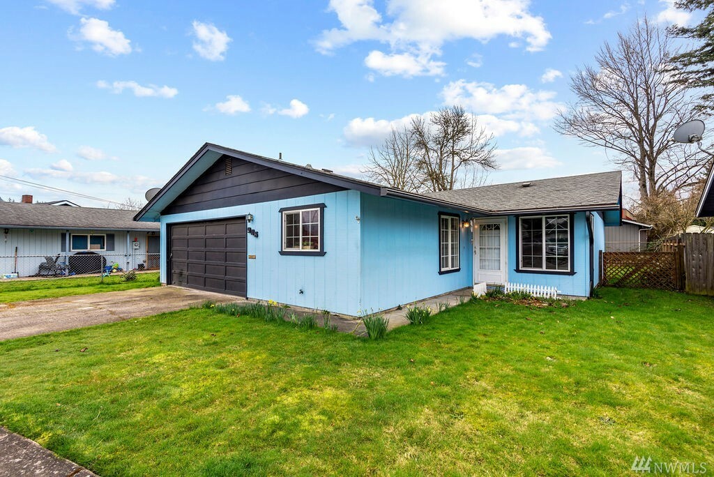 Property Photo:  906 Mill St  WA 98626 