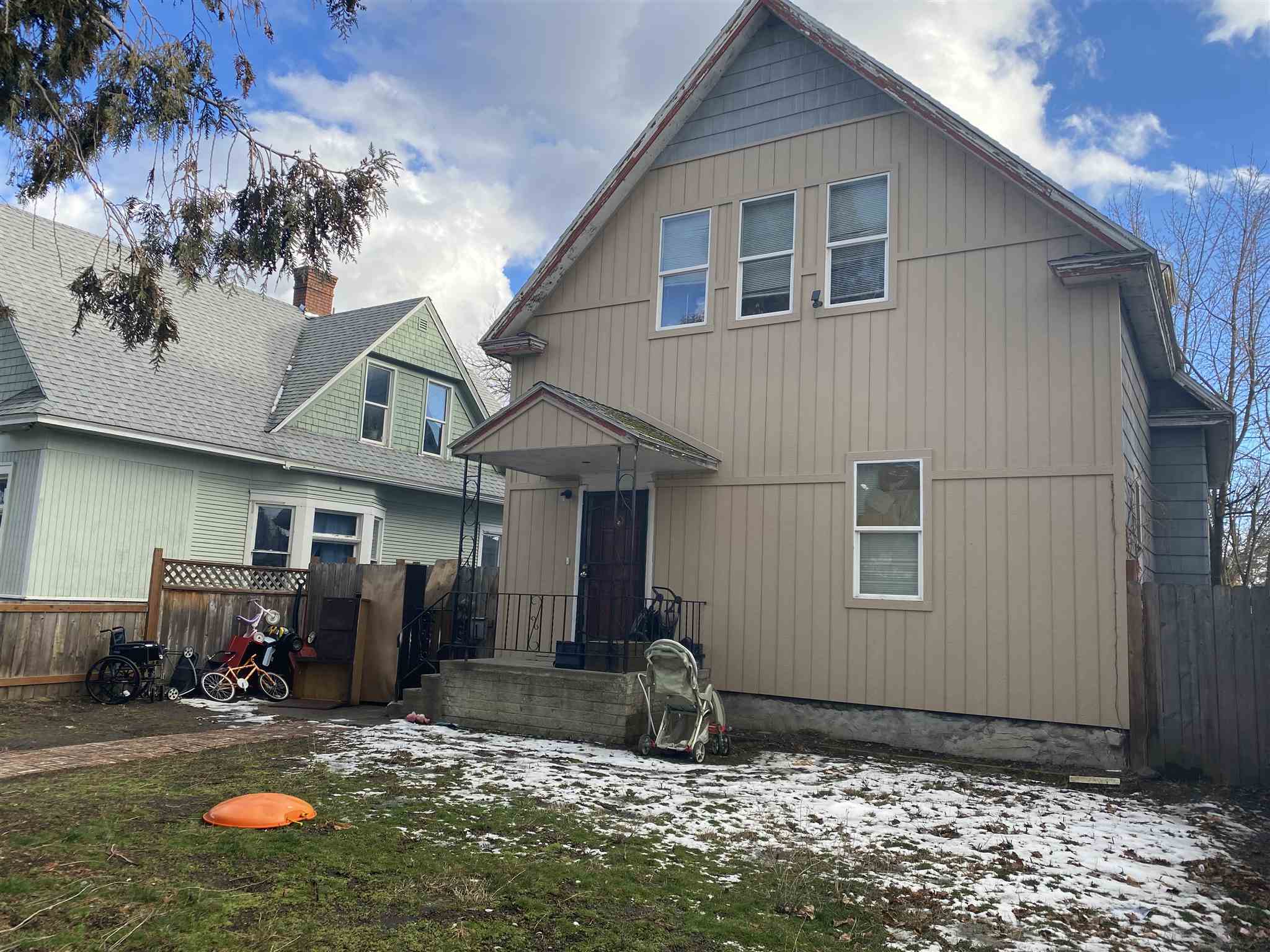 Property Photo: 2407 W Dean Ave WA 99201-1641