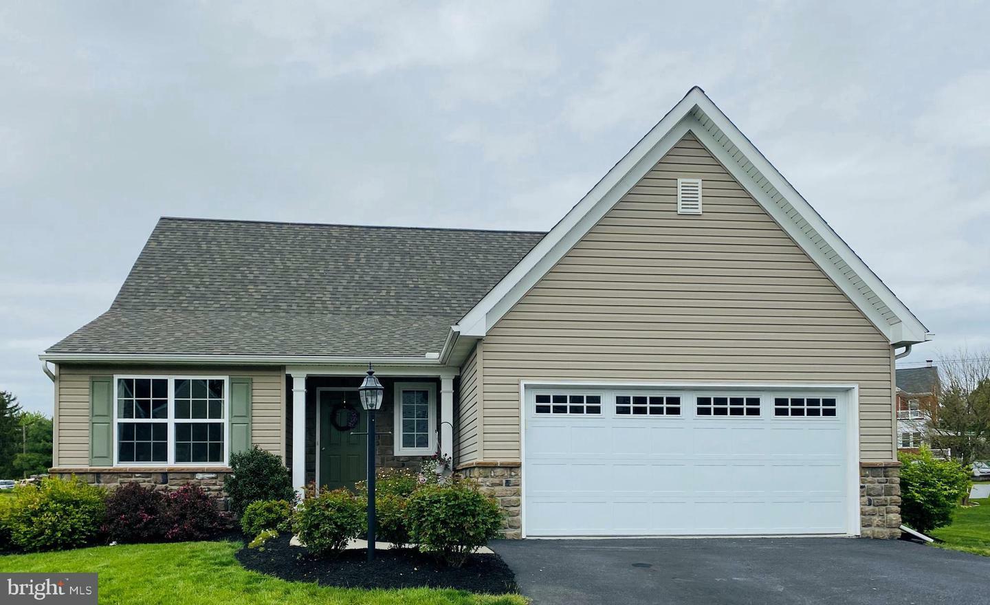 Property Photo:  3113 Farmview Drive  PA 17562 