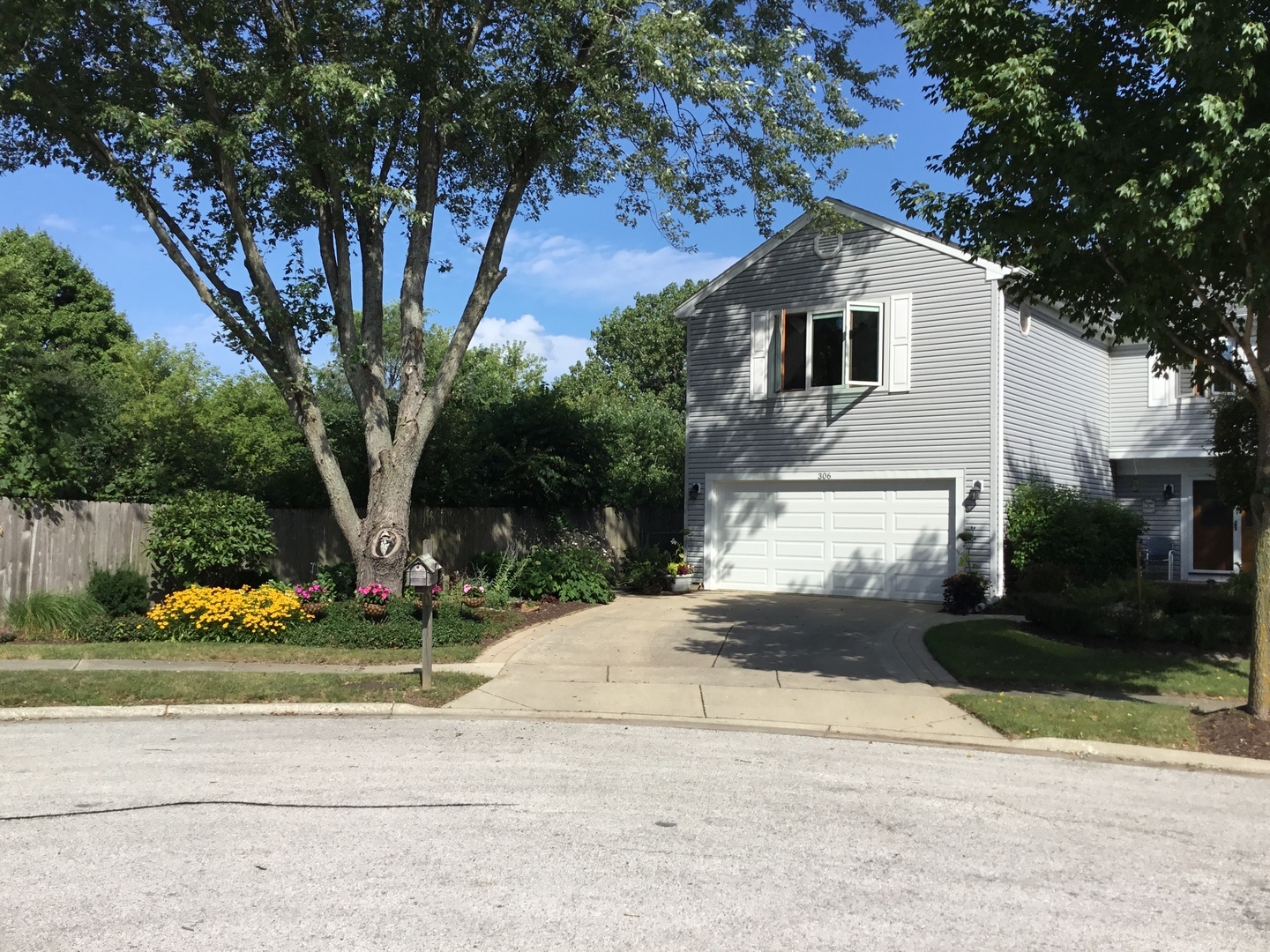 Property Photo:  306 Apollo Court  IL 60061 